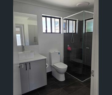 11A Cowling Way, Parmelia, WA 6167 - Photo 4