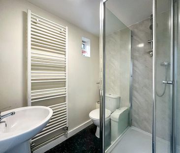 1 bedroom in a house share to rent - Photo 4