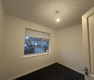 2 bedroom semi-detached bungalow to rent - Photo 2