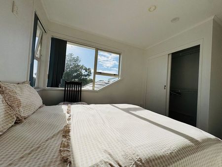 Flatmate Wanted Two Rooms Available Now! - Photo 4