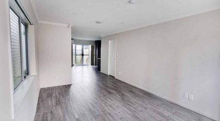 Papakura, 3 bedrooms, $690 - Photo 5