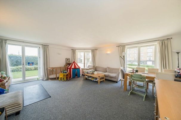 Westferry Road, Canary Wharf, E14 - Photo 1