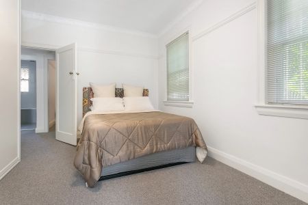 Sunlit Two Bedroom Apartment With Separate Study In The Heart Of Double Bay - Photo 5