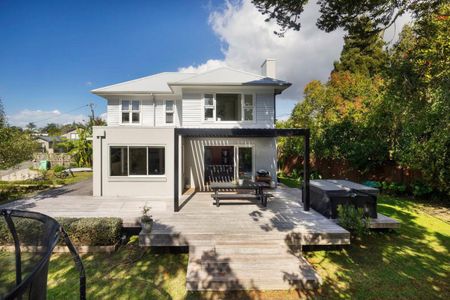11 Westbourne Road, Murrays Bay - Photo 2