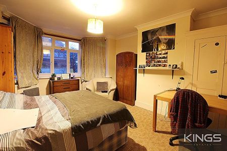 7 bedroom detached house to rent - Photo 3