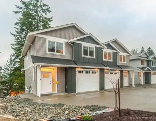 Spacious 3-bed, 4-bath semi-detached home in Hammond bay | 254 Golden Oaks Crescent, Nanaimo - Photo 1