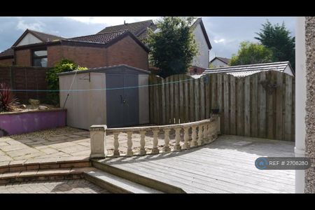 3 bedroom semi-detached house to rent - Photo 3