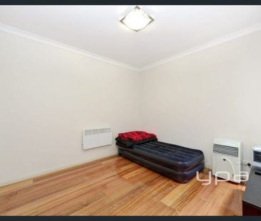 Affordable Craigieburn Townhouse Awaits! - Photo 3
