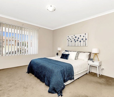 Gorgeous 4 x 2 Home ! - Photo 5