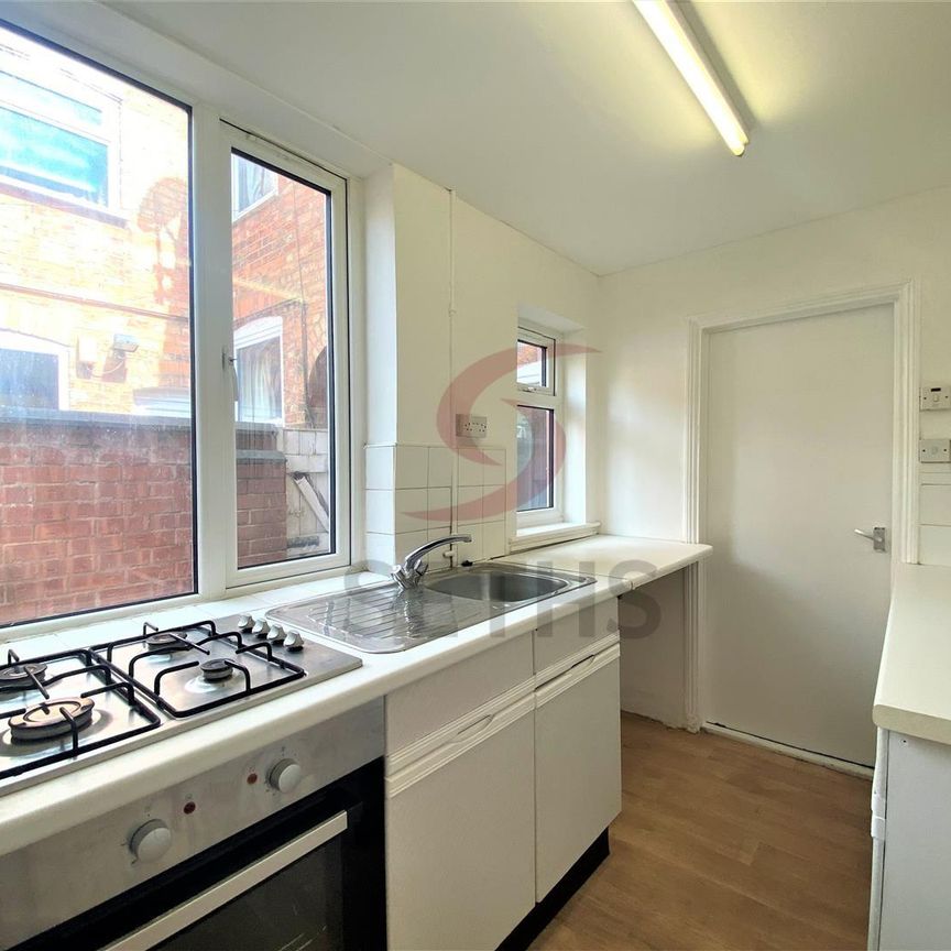 Vicarage Lane, LE5, Leicester - Photo 1