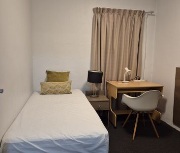 2-bedroom shared apartment/unit, Hindley St - Photo 4