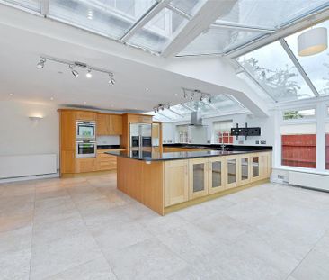 5 bedroom detached house to rent - Photo 2