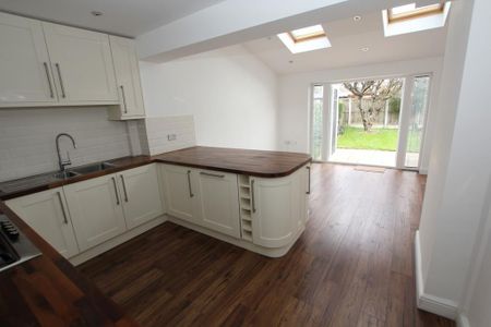 3 bedroom semi-detached house to rent - Photo 5