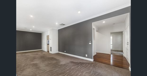 Dream family Home! - Photo 1