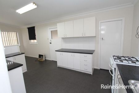 178 Stewart Street, Bathurst, NSW 2795 - Photo 4