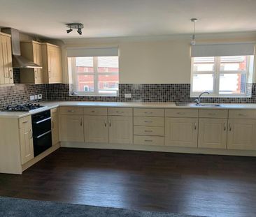 2 bedroom coach house to rent - Photo 5