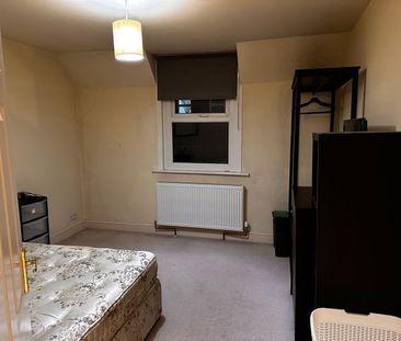 Room in a Shared House, St. Peters Street, CR2 - Photo 1