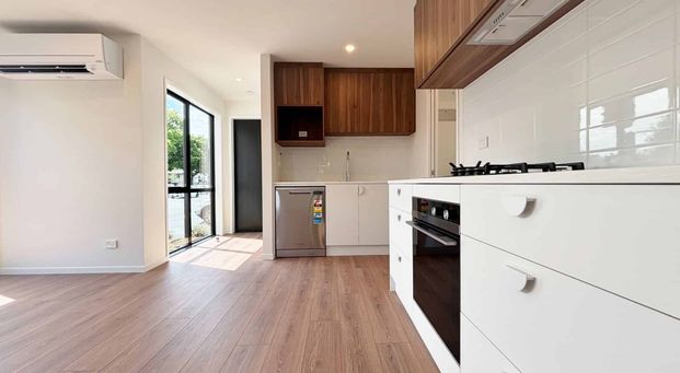 CHRISTCHURCH CENTRAL - 3 BEDROOMS, 3.5 BATHROOMS, 2 HEATPUMPS - Photo 1