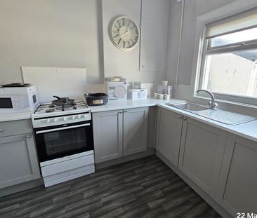 Room 2, 11 Victoria Street, Scarborough - Photo 6
