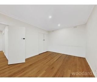 Location & Low Maintenance Family Home - Photo 2