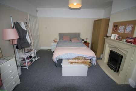 5 bedroom terraced house to rent - Photo 4
