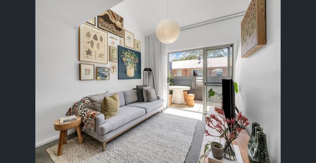 Spacious and private loft retreat - Photo 1