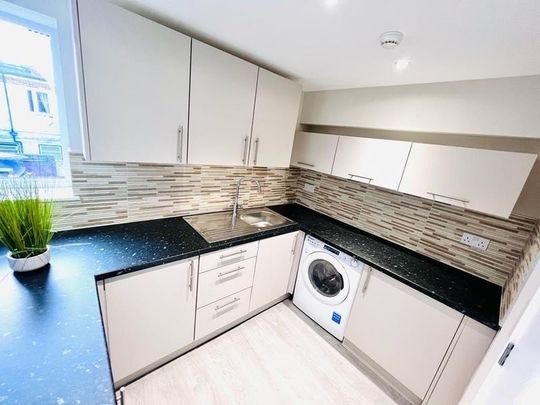 Room in a Shared House, High Road, NW10 - Photo 1