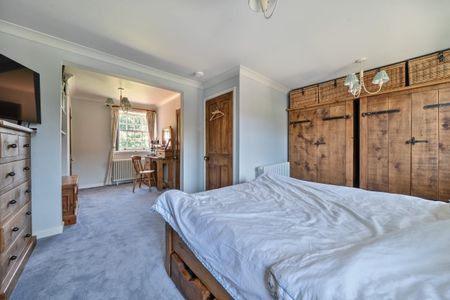 5 bedroom semi-detached house to rent - Photo 4