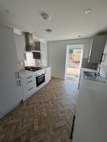 Red Hand Close, Burton upon Trent, Staffordshire, DE14 1FB - Photo 4