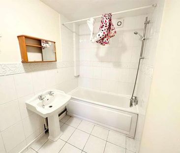 Newcroft Close, Hillingdon, UB8 - Photo 1