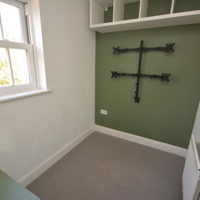 4 bedroom link detached house to rent - Photo 1