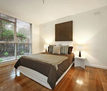 Spacious Unfurnished 1-Bedroom Apartment with Large Courtyard - Photo 4