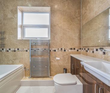 4 bedroom end of terrace house to rent - Photo 4