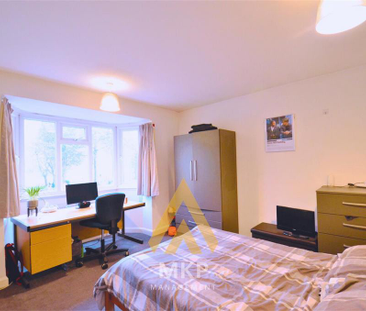 8 bedroom detached house to rent - Photo 5