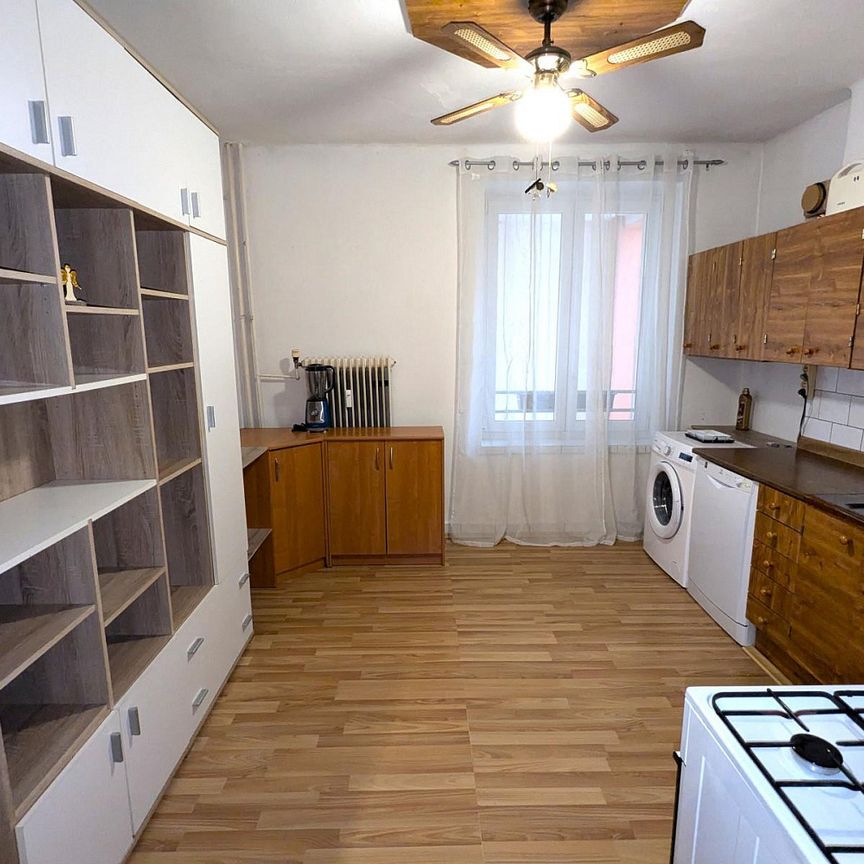 Pronájem bytu 2+1 56 m² - Photo 1