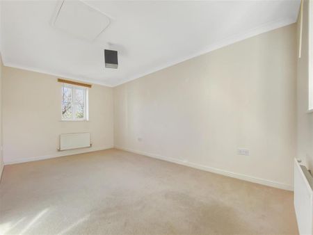 4 bedroom semi-detached house to rent - Photo 2