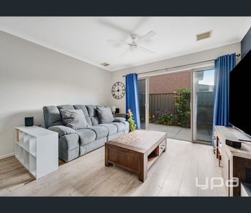 Low-Maintenance Townhouse in a Prime Craigieburn Location - Photo 2