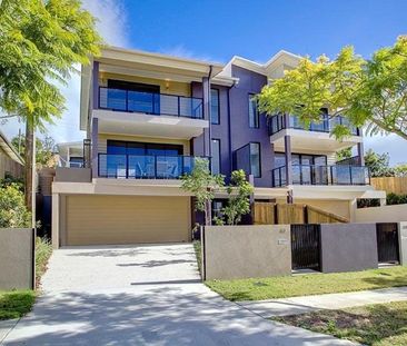 Stylish Townhome Living in the Heart of Alderley - Photo 5
