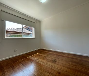 CHARMING 2 BEDROOM UNIT - Photo 2