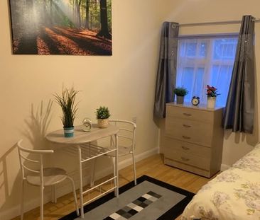 Room in a Shared House, Norfolk Avenue, N13 - Photo 1