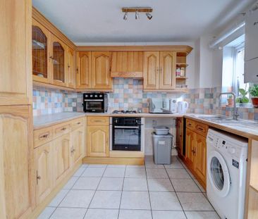 3 bedroom link detached house to rent - Photo 3