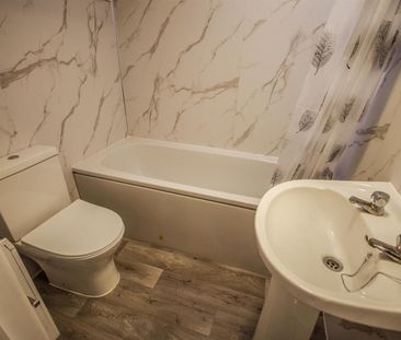 35 Long St, Dursley - Photo 2