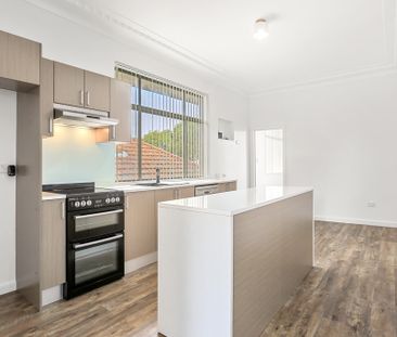 Exquisite 3 Bedroom Duplex with Granny Suite - Photo 4