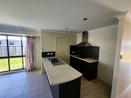 6 Dulcis Drive, Rural View QLD 4740 - House For Rent | Domain - Photo 3
