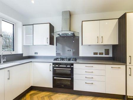 2 bedroom semi-detached house to rent - Photo 5