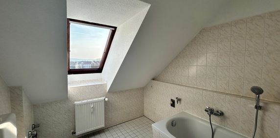 Gemütlche 2 Zimmerwohnung im Dachgeschoss - Photo 2