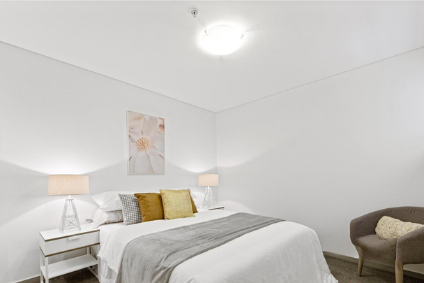 LOCATION! 2 BEDROOM APARTMENT - Photo 1