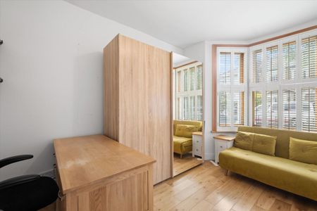 A well finished two bedroom ground floor flat with a private garden. - Photo 3