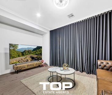 Stunning 5-Bedroom Family Home with 3 Master Bedrooms!! - Photo 1