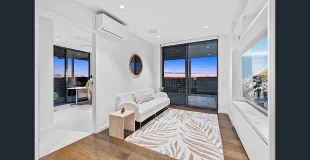 Penthouse Living Redefined - 1601/90 Berrima Street, Wynnum - Photo 1